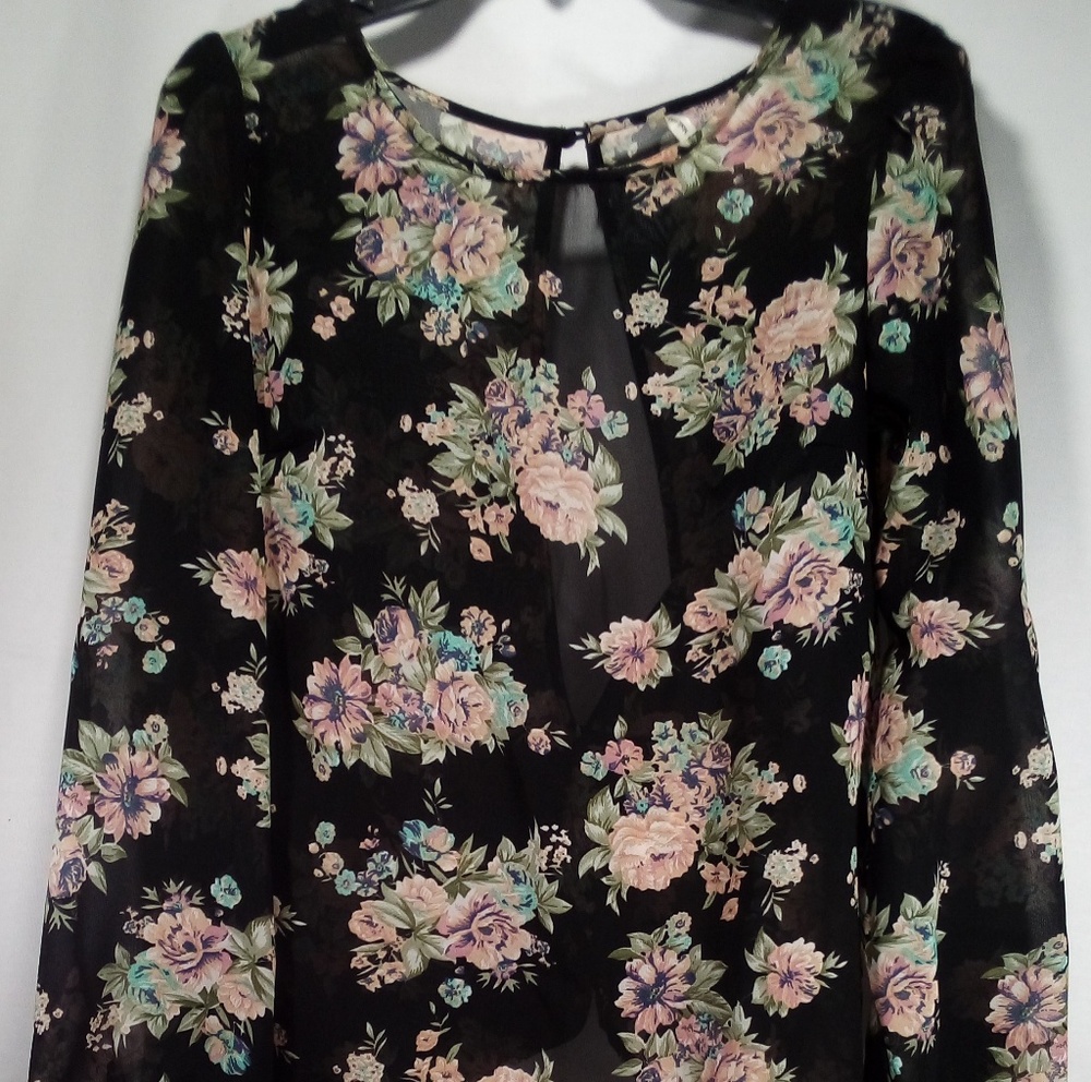 Truth NYC women's top size Medium